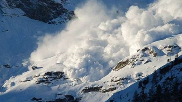 На Рахівщині лавина накрила групу туристів: є жертви