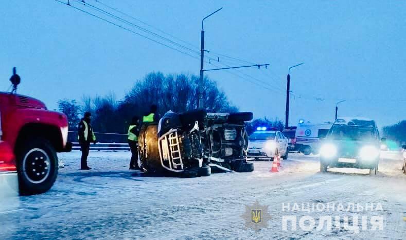 ДТП з летальним наслідком: загинули двоє людей, а ще шість - у лікарні (ФОТО)