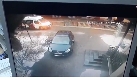 «Швидка», збивши жінку з дитиною, навіть не госпіталізувала їх (ВІДЕО)