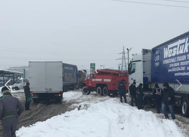 На виїзді з Мукачева – транспортний колапс