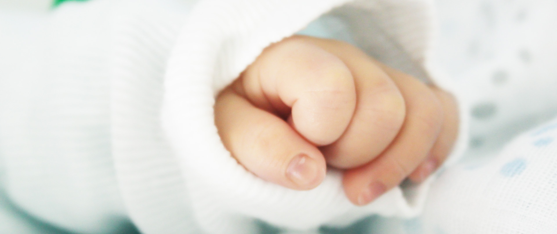 Поліція розшукує горе-матір, яка викинула новонароджену дитину на смітник