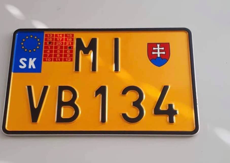 Закарпатець розказав як розмитнити авто на словацьких номерах не виїжджаючи у Словаччину