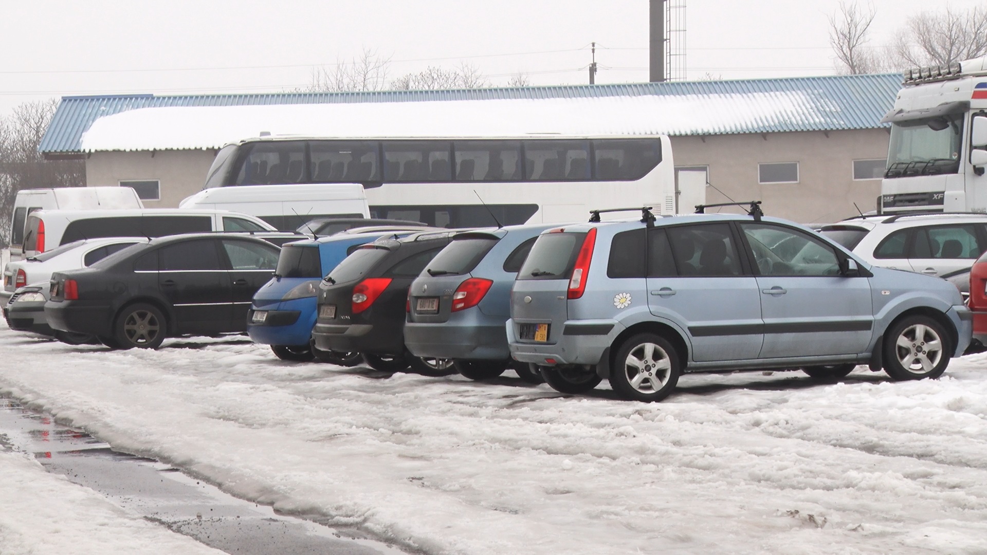 Закарпатським власникам "євроблях" залишилося кілька тижнів аби розмитнити автівку з 50% знижкою на акцизний збір (ВІДЕО)