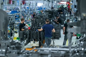 На Закарпатті підприємці не можуть знайти людей на роботу (ФОТО)