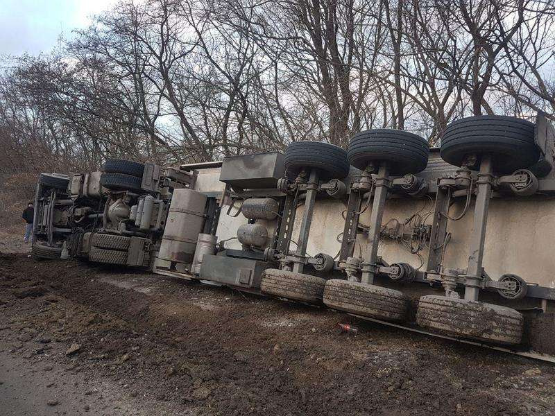 На автодорозі Н-03 перекинулась фура (ФОТО)