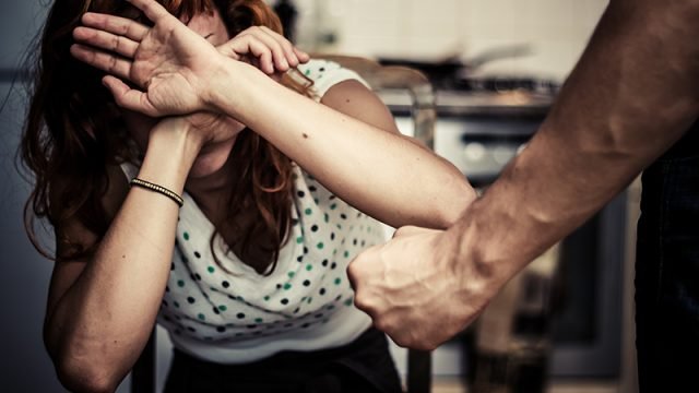 Безжальне побиття: у Перечині невідомі побили дівчину, один з нападників - правоохоронець (Соцмережі)