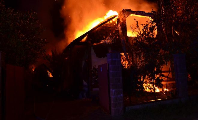 Цієї ночі на Хустщині раптово виникла пожежа у лазні