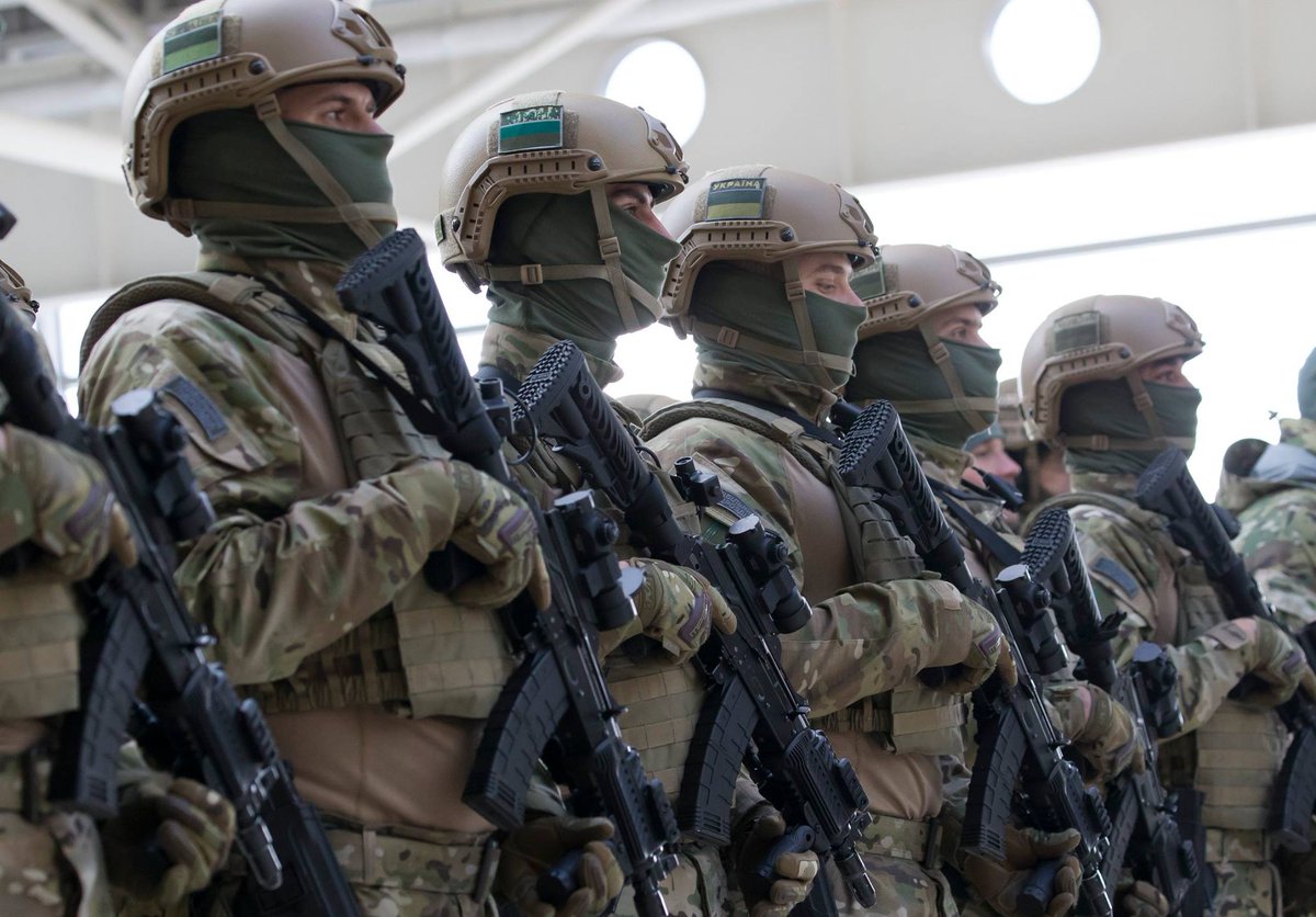 В Ужгороді поліцейські проводять спецоперацію по затриманню злочинного угрупування