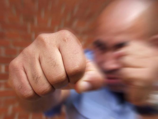 Бив по голові та переламав ребра: племінник позбавив життя стареньку тітку