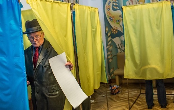 Закарпатців попереджають - будь-яка демонстрація свого волевиявлення на виборах, фото чи відео є незаконною