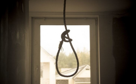 Восьмирічного хлопчика знайшли повішеним у квартирі