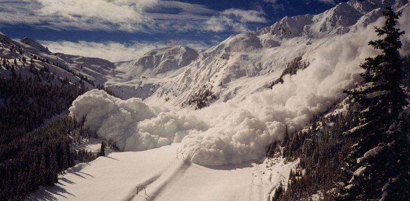 На Закарпатті зберігається висока сніголавинна небезпека