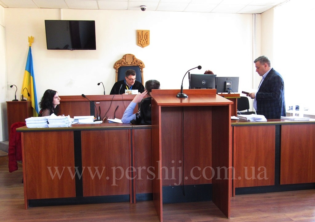 Триває суд у справі шахрайства в Ощадбанку: у Міжгірському райсуді порушують КПК?