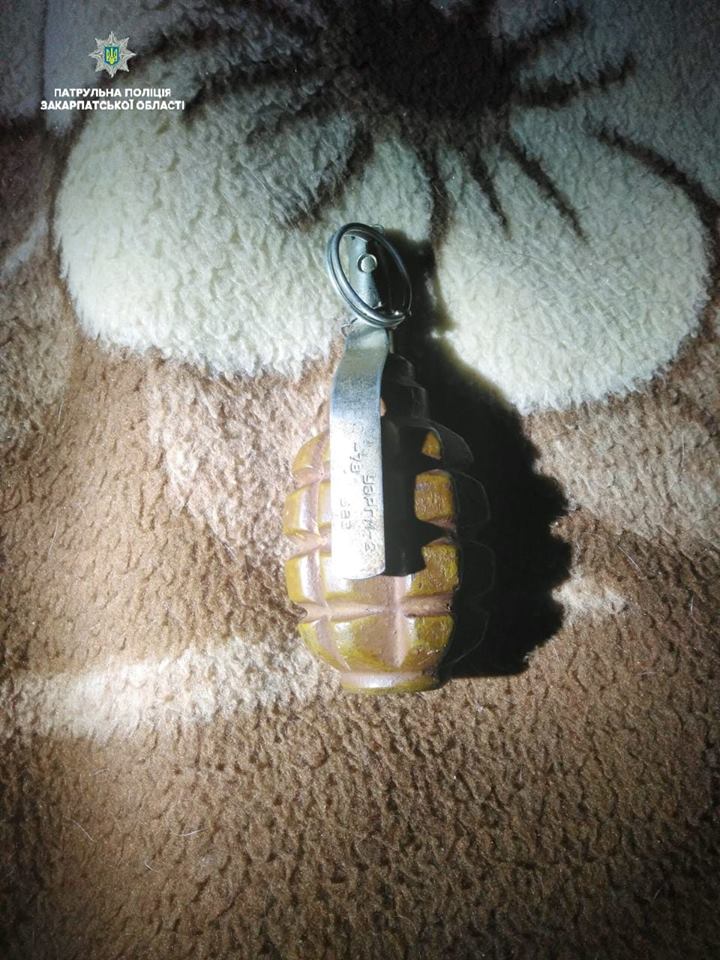Граната в ліжку: ужгородець виявив зламаний замок на дверях, а поліція знайшла "сюрприз"