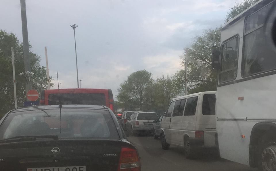 Берегшурань - Лужанка: вже зранку величезні черги на українсько-угорському кордоні (ФОТО)