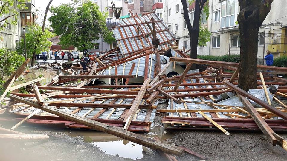 Негода вирувала у сусідній із Закарпаттям Румунії (ФОТО)