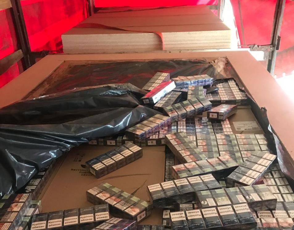 Крупна партія контрабандних сигарет не потрапила до Румунії через КПП «Дяково» (ФОТО, ВІДЕО)