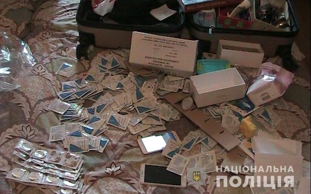 Клієнтів знаходили в інтернеті: правоохоронці накрили "сімейний" бордель (ВІДЕО)