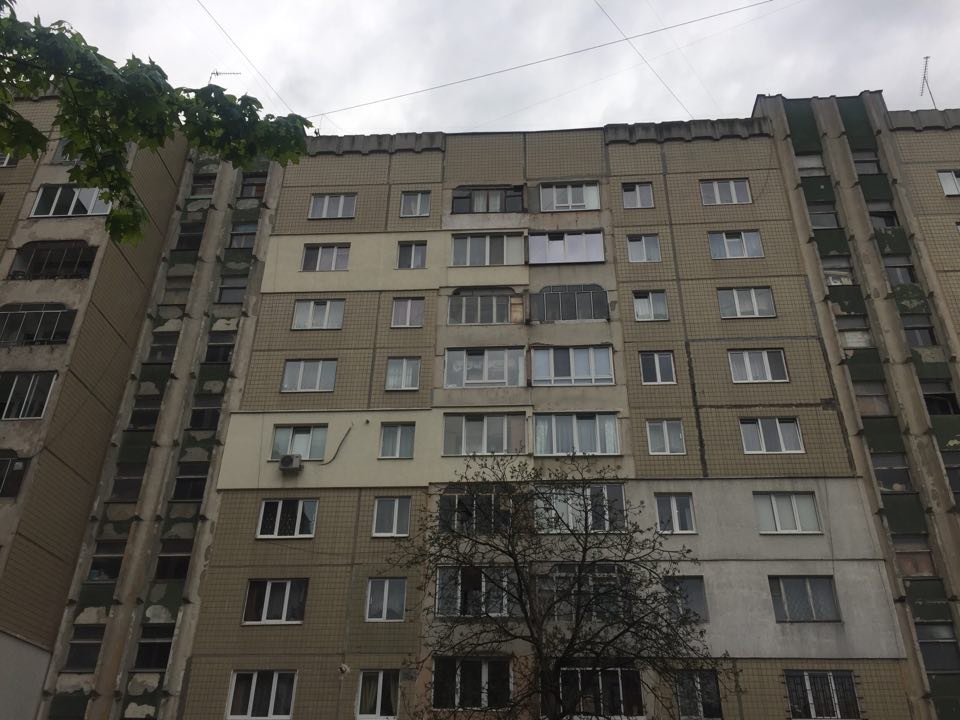 Невідомий стріляв у бік дитячого майданчика: поліція розслідує резонансний інцидент (ФОТО)