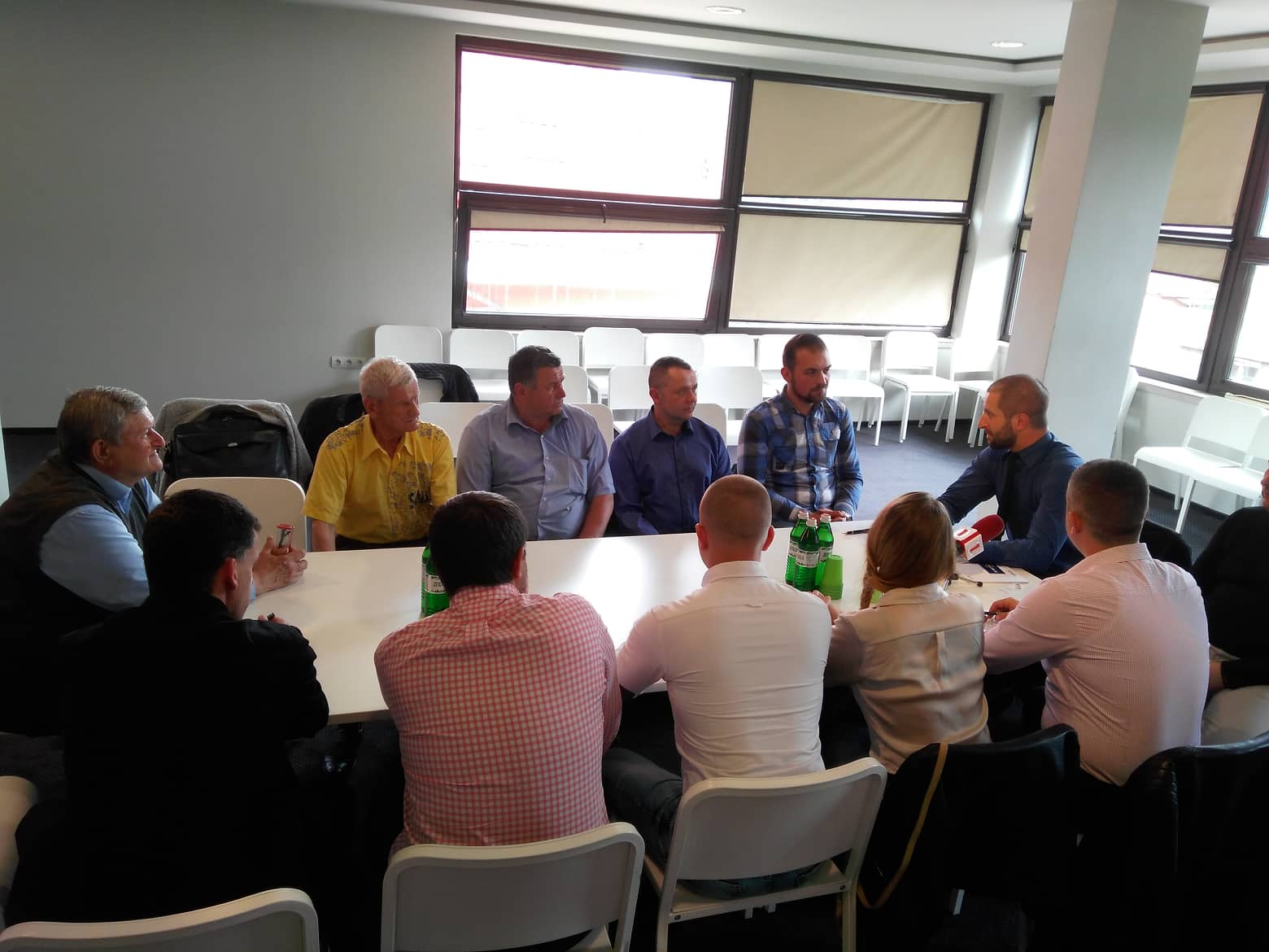 На Рахівщині представники "Опозиційної платформи - За життя" ініціювали звернення до президента щодо катастрофічного стану доріг (ФОТО, ВІДЕО)