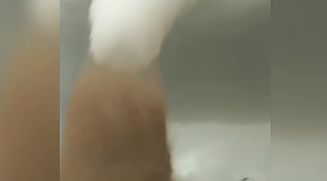 Руйнівний торнадо, який завдав збитків Румунії, – рухається в бік Закарпаття? (ВІДЕО)