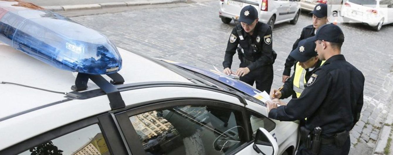 У Рахові, через виписаний штраф, у місцевого мешканця виник конфлікт з патрульною поліцією (ФОТО)