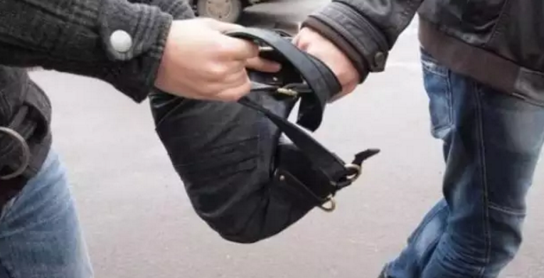 В Ужгороді троє неповнолітніх пограбували туриста