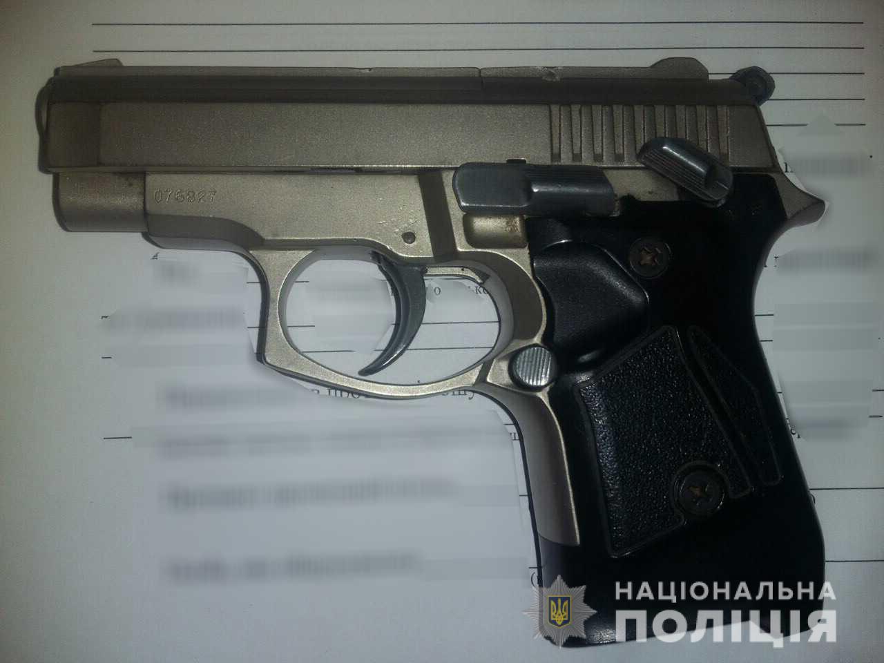 Наркотики та зброю: такий «набір» зберігав вдома закарпатець (ФОТО)