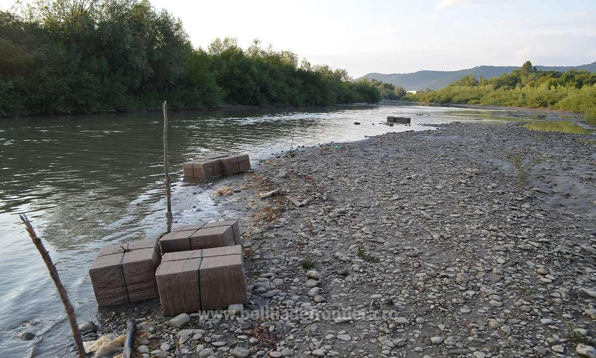 Вбрід через Тису та квадрокоптером: закарпатці продовжують доставляти контрабандні цигарки в Румунію (ФОТО)