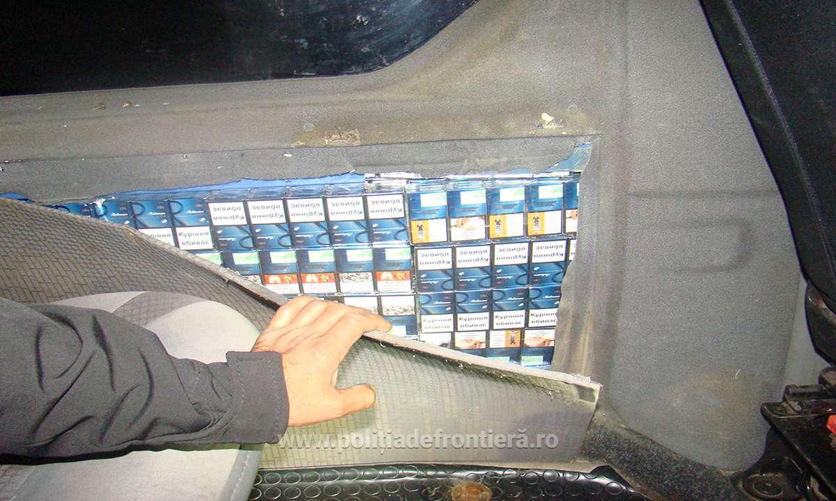 Заборона в’їзду на 5 років та штраф: закарпатцю не вдалося перевезти до Румунії контрабандні цигарки (ФОТО)