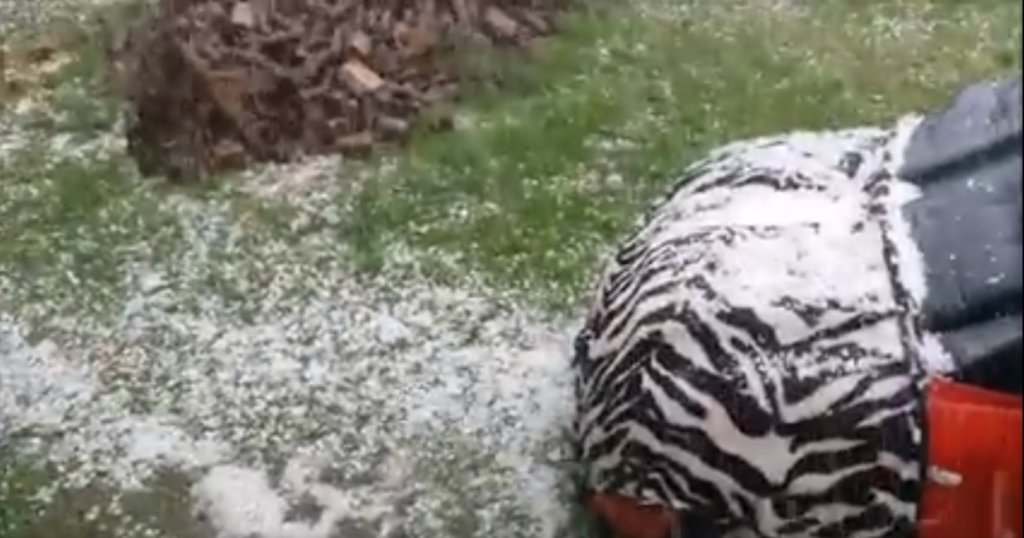 Сусідню Угорщину накрив потужний град (ВІДЕО)