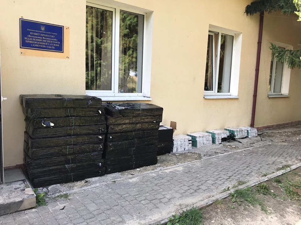 Прикордонники виявили одну з найбільших партій цигарок цьогоріч