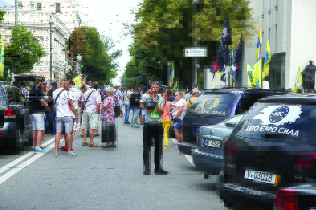 Євробляхерів почнуть штрафувати з 22 серпня: українцям доведеться віддати останнє, інфографіка