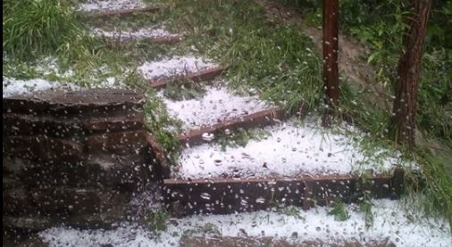 Зима серед літа: село на Міжгірщині засипало градом (ФОТО)