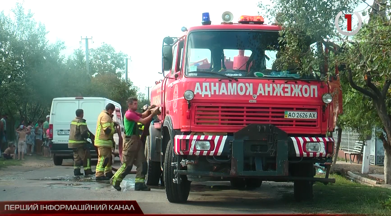 На Закарпатті пожежа знищила оселю ромів (ВІДЕО)