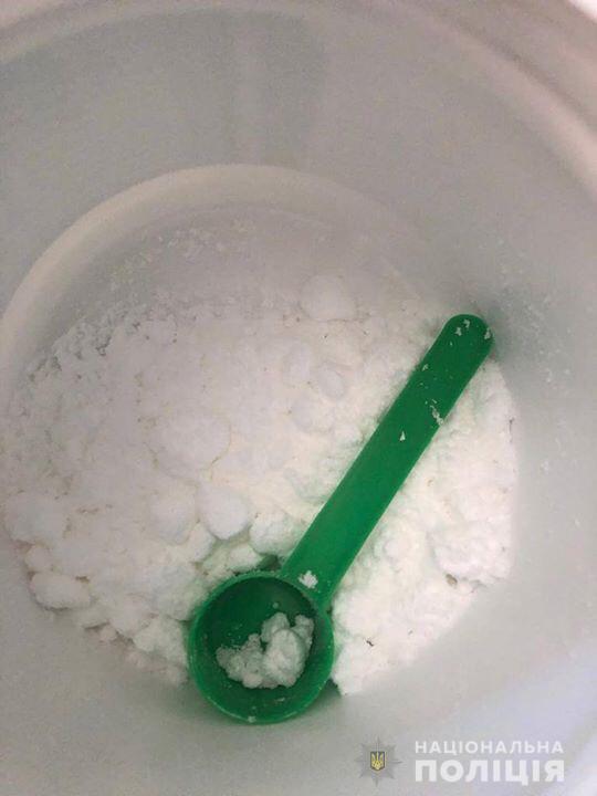 Обшуки в Мукачеві: вилучили наркотики та кастет (ФОТО)