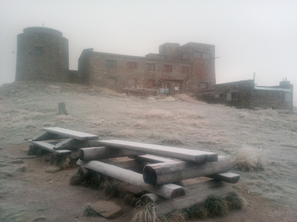 Вітер та дрібний сніг: Карпати "замерзають" (ФОТО)