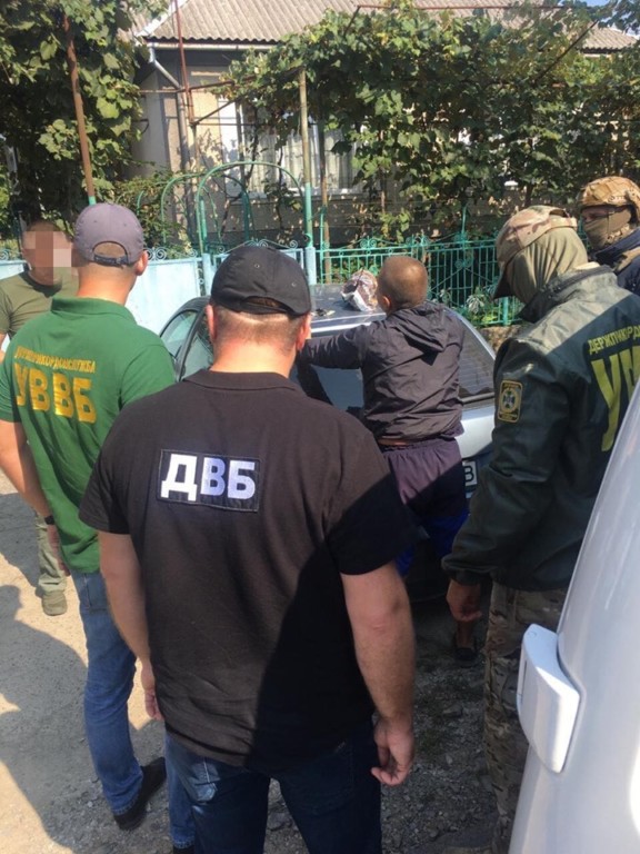 В Ужгороді працювали спецпризначенці: «на гарячому» затримано закарпатця-хабарника (ФОТО)