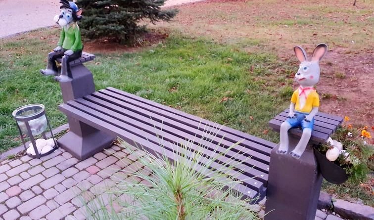 В Ужгороді установили лавиці з добре всім відомими героями мультфільмів (ФОТО)
