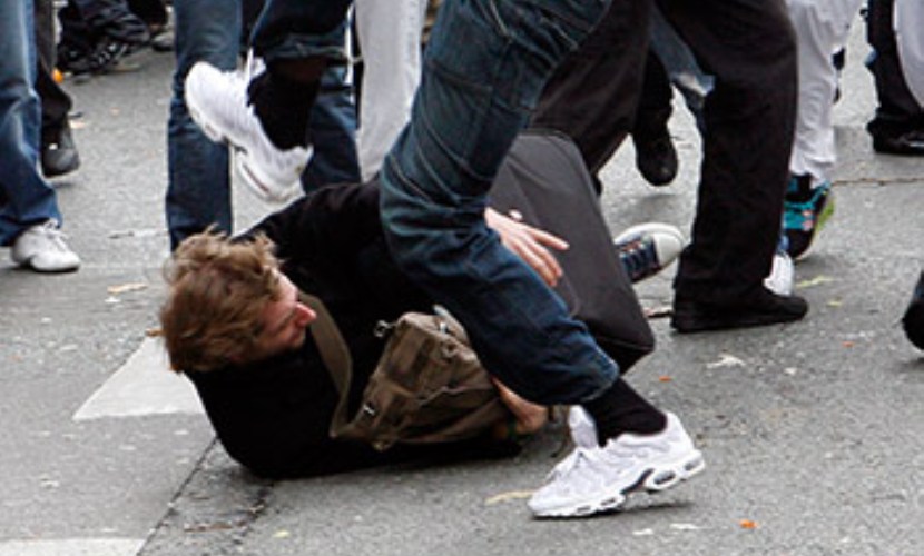 Закарпатець разом з друзями влаштували недитячі розбірки у гуртожитку (ВІДЕО)