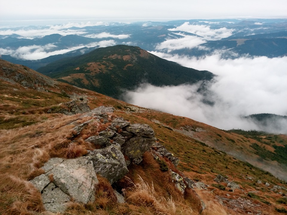 Неймовірний ранок на верхівці Карпат (ФОТО)