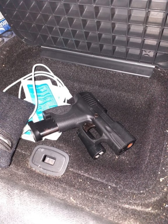 Закарпатські митники вилучили у нашого земляка пістолет та патрони (ФОТО)