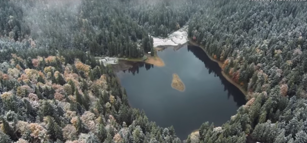 Білі фарби зими на осінньому Синевирі (ВІДЕО)