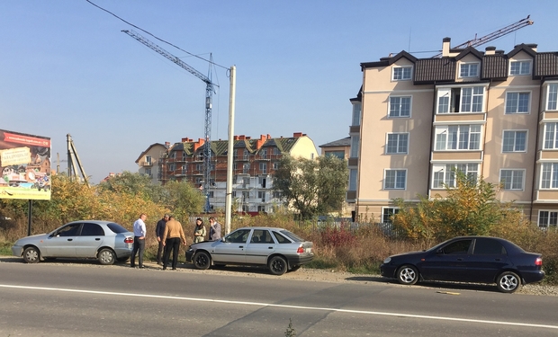 В Ужгороді трапилася ДТП за участі автомобіля правоохоронців (ФОТО)