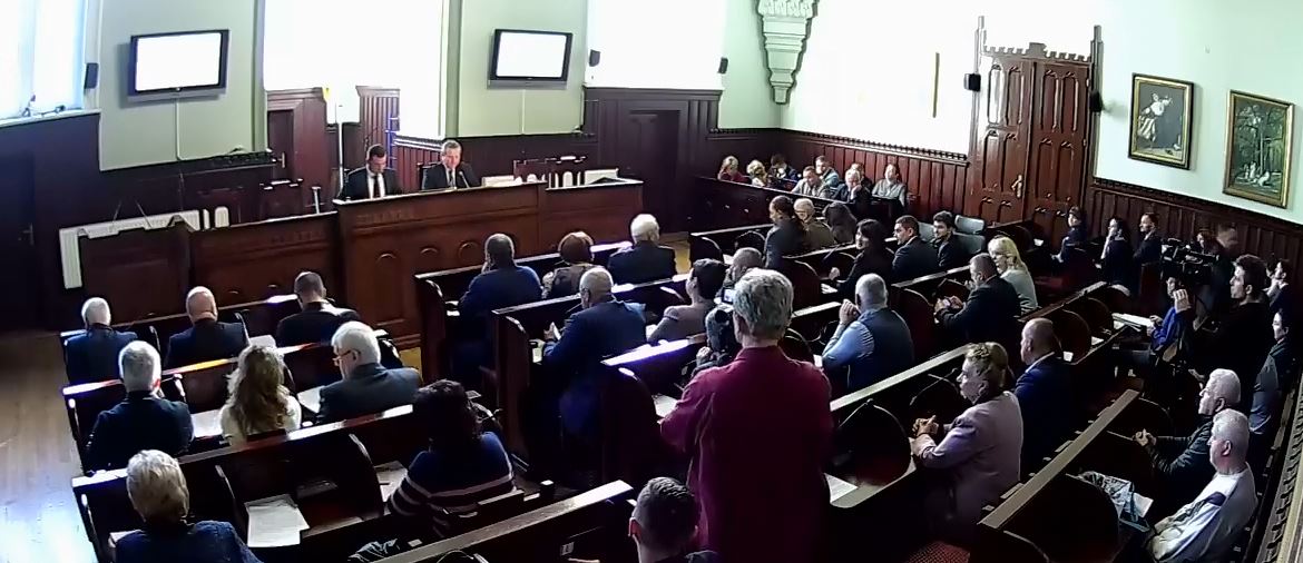 Нова депутатка, продаж майна громади, зміни та земля: у Мукачеві сесія міськради (Наживо)