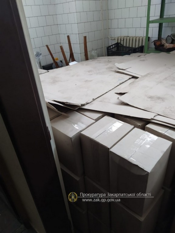 На Закарпатті викрито величезний склад контрабандного алкоголю (ФОТО)