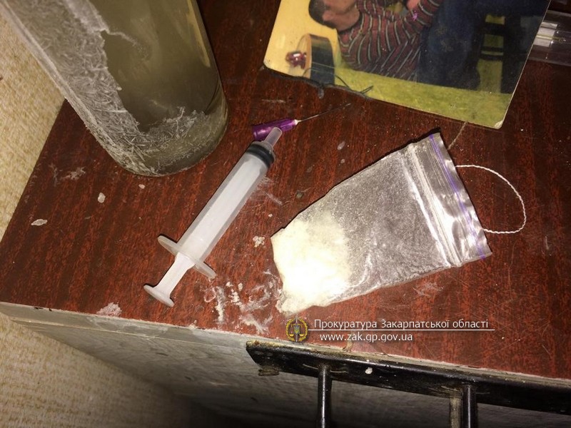 Викрито мукачівських вимагачів "данини", які знищували майно за несплату (ФОТО)
