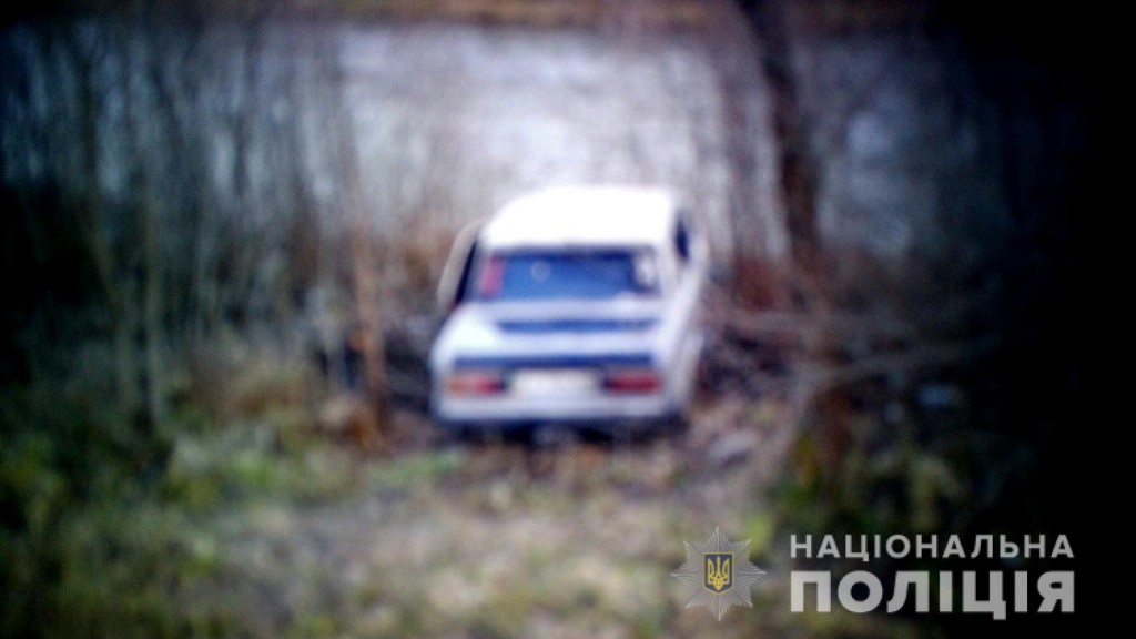 "Хороші сусіди". На Закарпатті чоловіки викрали автомобіль односельчанина