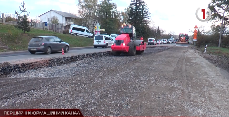 Дорожні «корки»: на Мукачівщині утворилися затори через ремонт автошляху (ВІДЕО)