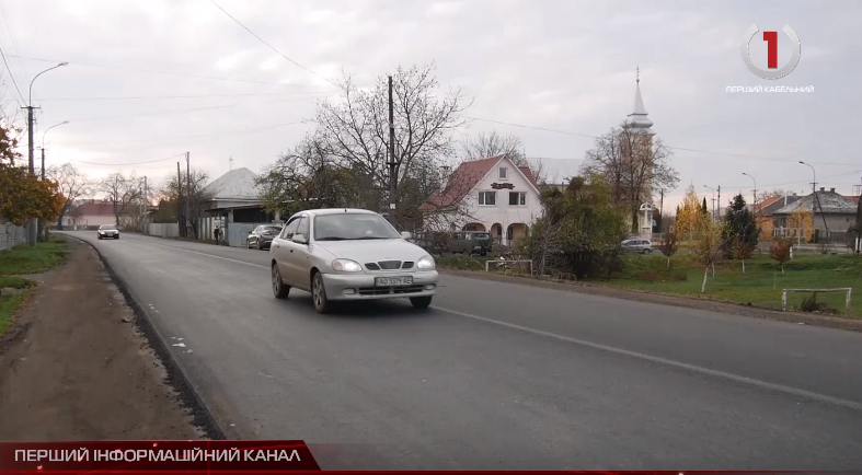 Вулицю Гагаріна в Ужгороді продовжують відновлювати (ВІДЕО)